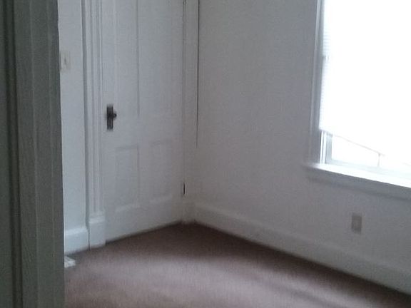 4th image of 1033 Crawford Pkwy #1