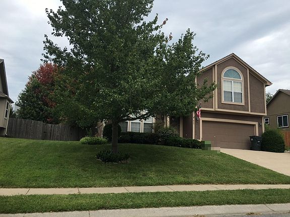 2nd image of 417 NW Eastwood Dr
