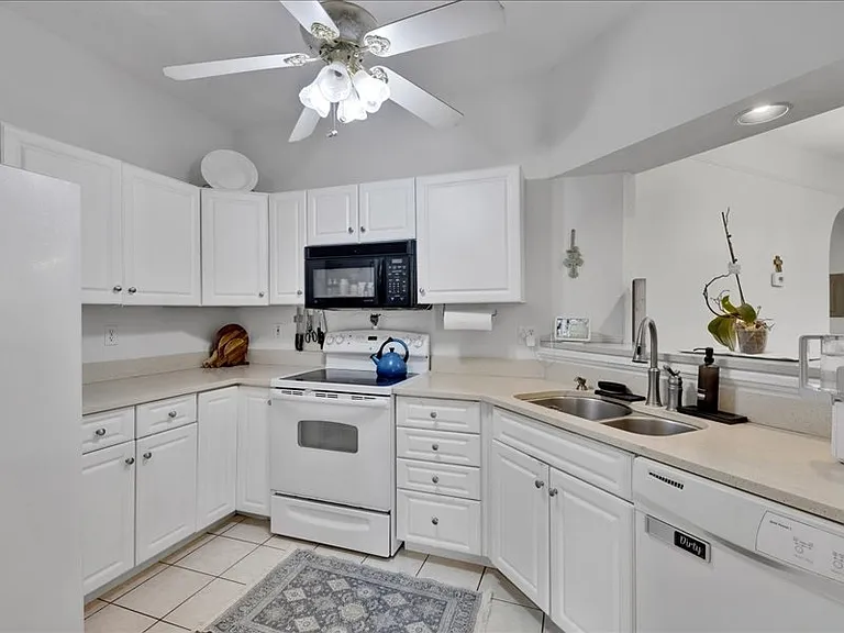 2231 Vista Cove Rd — Photo 8