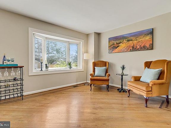 4th image of 14833 Haymarket Ln