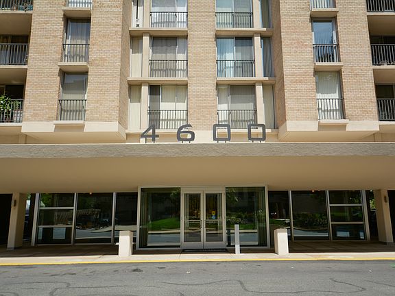 3rd image of 4600 S 4 Mile Run Dr APT 215
