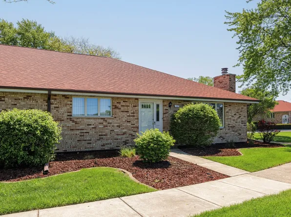 7520 W Willowood Ct, Orland Park, IL 60462