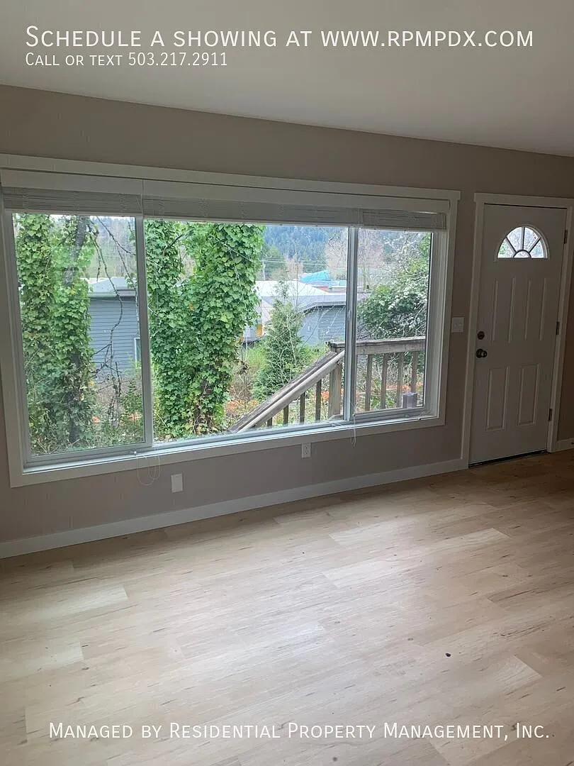 Light and Bright Bungalo between Multnomah Village and Hillsdale! — Photo 3