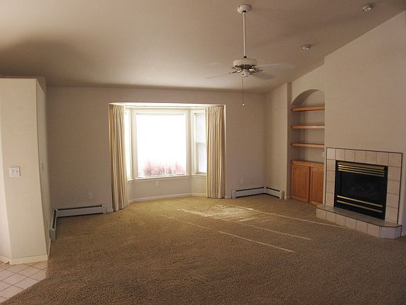 4th image of 2673 Cambridge Dr