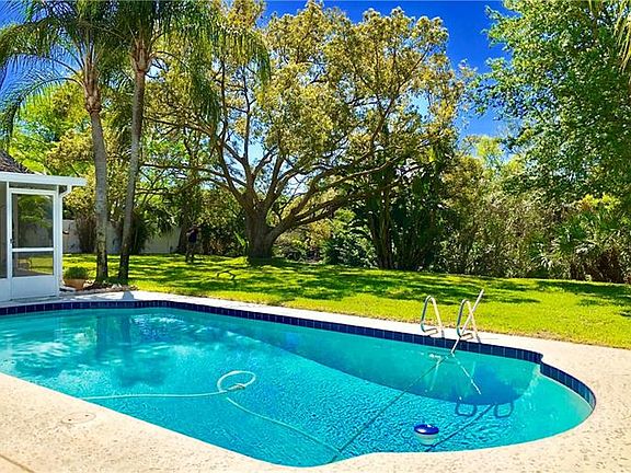 3rd image of 8506 Wooddale Ct