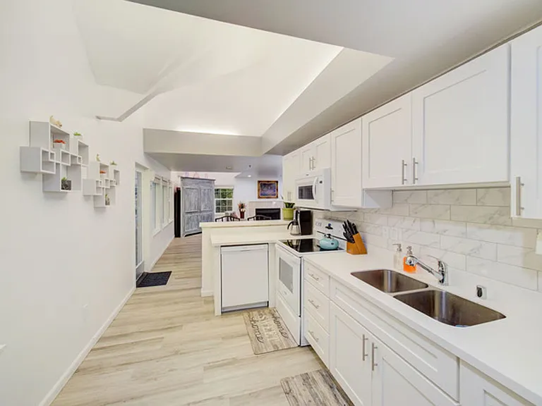 9200 Redmond Place — Photo 15