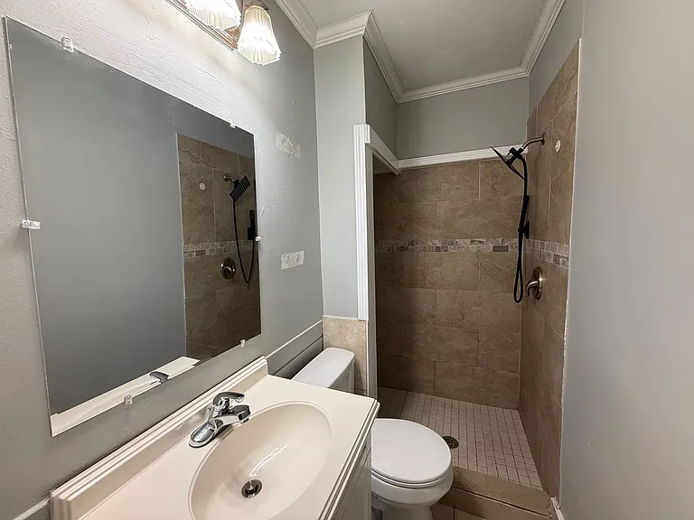 1006 W Chase St #C — Photo 7