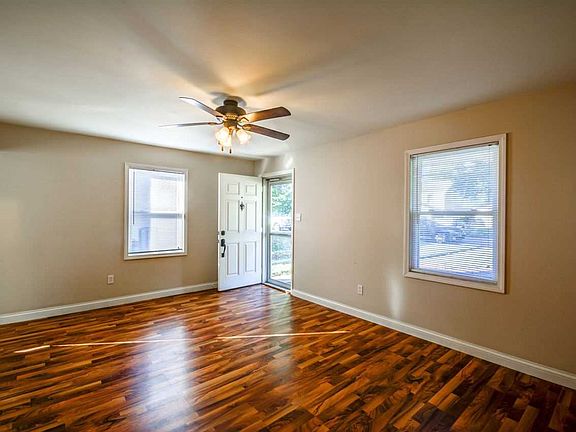 3rd image of 122 Polster Dr