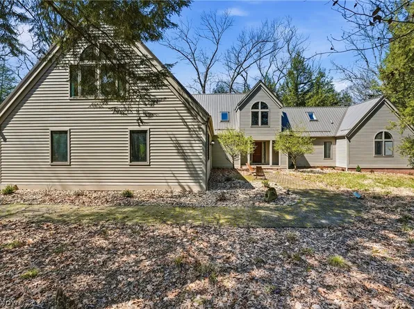 5700 Clingan Rd, Struthers, OH 44471