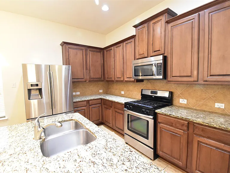 3005 Thicket Dr — Photo 4