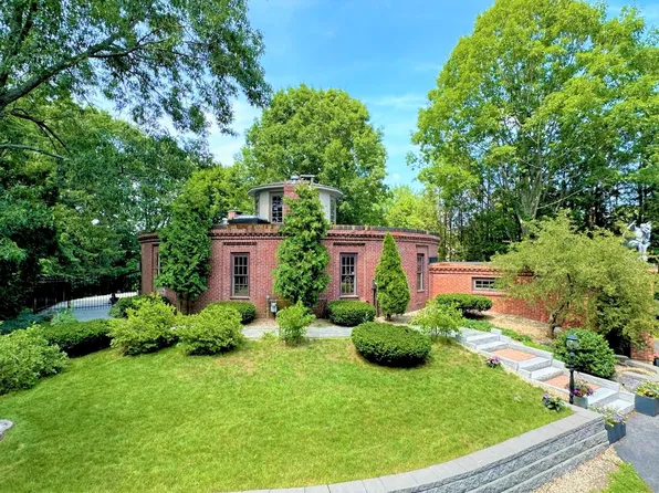 16 Birchwood Place, Dover, NH 03820