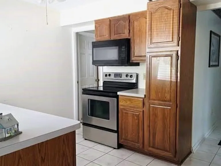 6416 Alderwood Rd — Photo 9