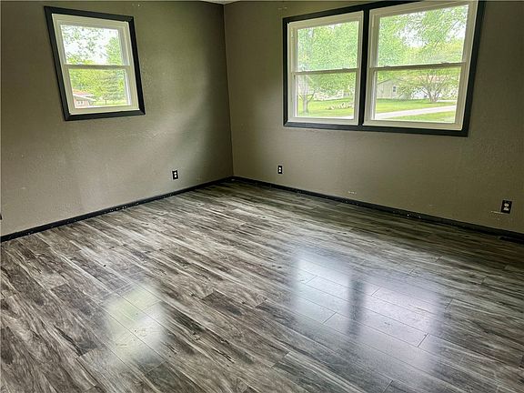 5th image of 713 Meadowlark Dr