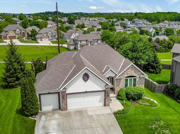 9241 N Laurel Ave, Kansas City, MO 64157