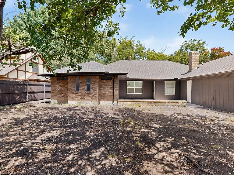2308 Chamberlain Dr — Photo 46