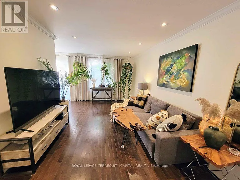 20 Mowat Cres — Photo 12