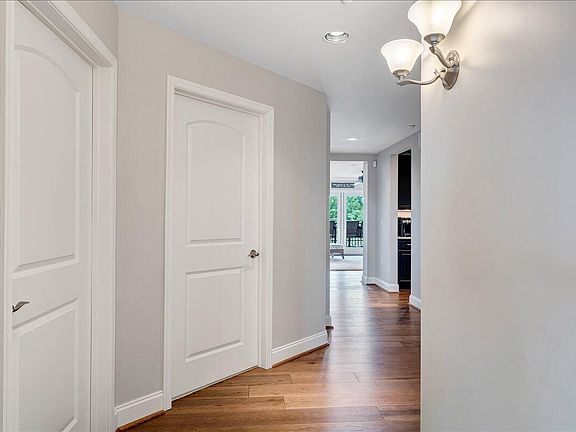 4th image of 100 Bridgewater Pointe Pl Unit 303