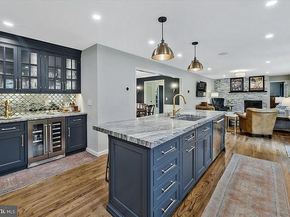 3rd image of 5 River Knoll Dr