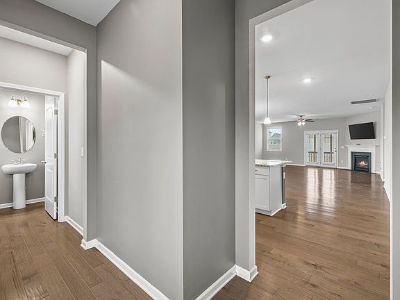 5th image of 1142 Black Oak Dr
