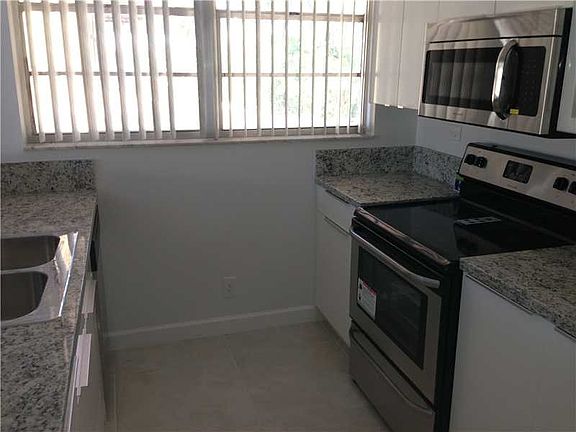 3rd image of 3545 NE 166th St APT 201