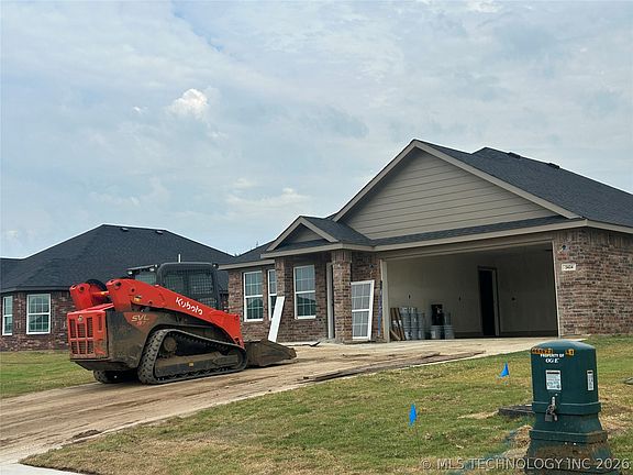2nd image of 3424 Little John Dr