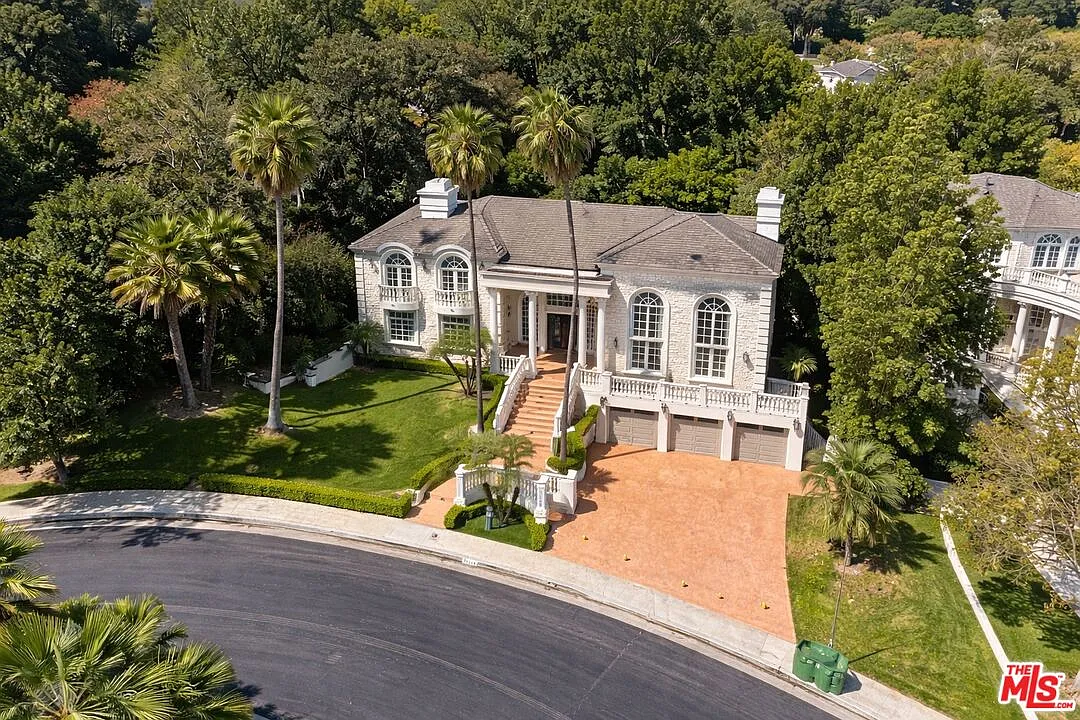 Photo 1 of 40 - 14132 Beresford Rd - Beverly Hills, CA Primary Photo - 14132 Beresford Rd
