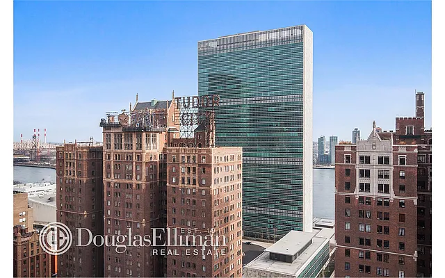 Sold by Douglas Elliman | media 15