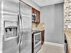 2803 N Oakland Forest Dr