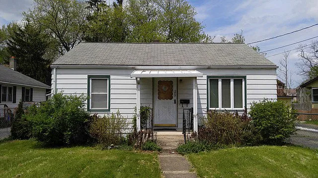 375 Norton St photo 1