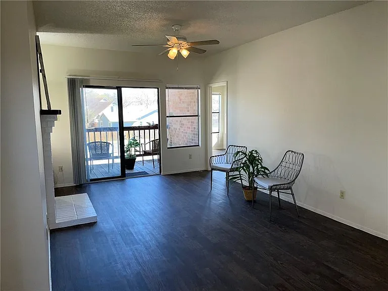 2415 W Slaughter Ln #D — Photo 21