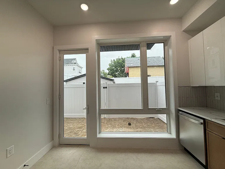 40 Lembeck Ave #104A — Photo 6