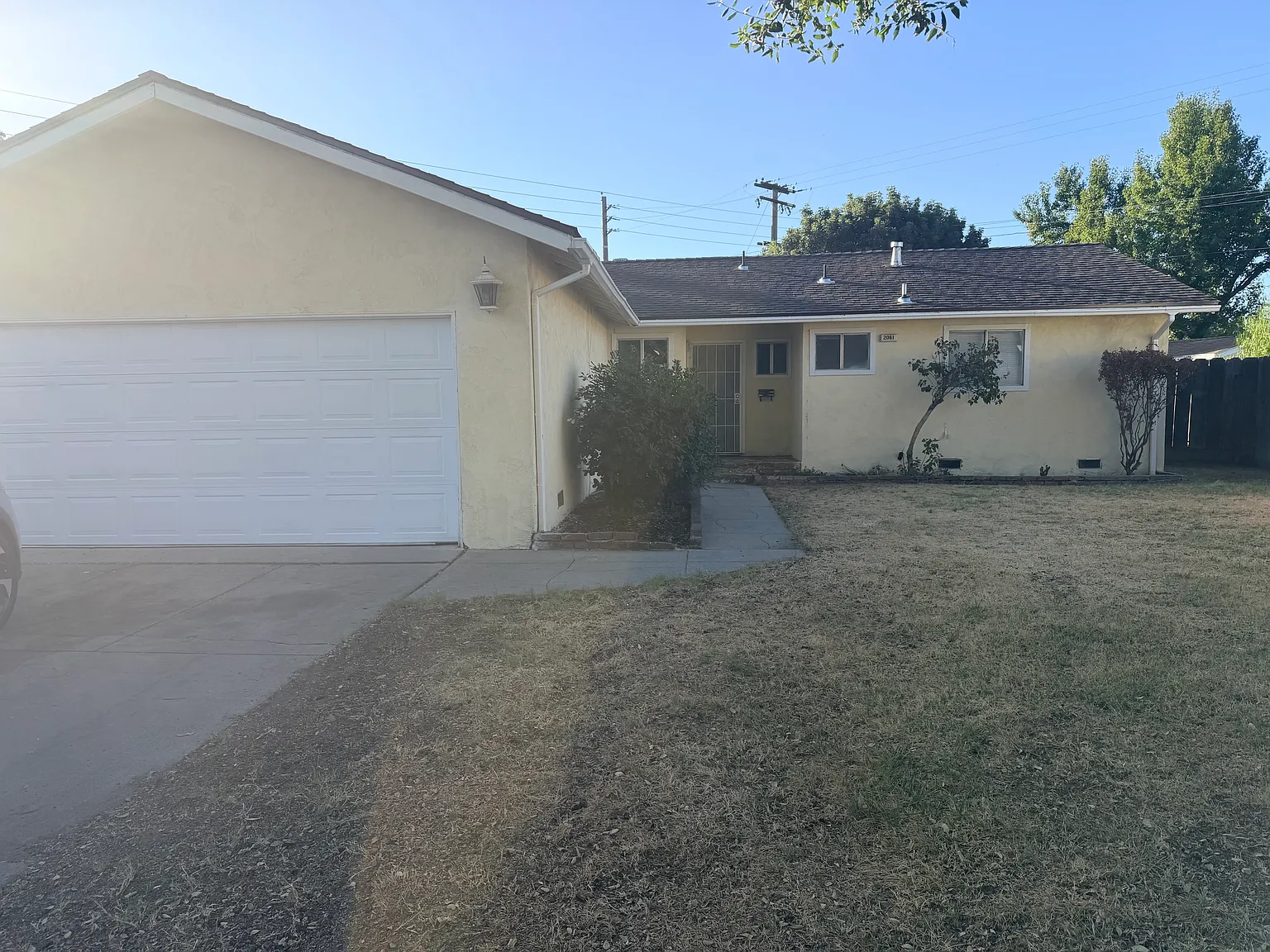 3 bed, 1175 sqft, $2,400 — Photo 1