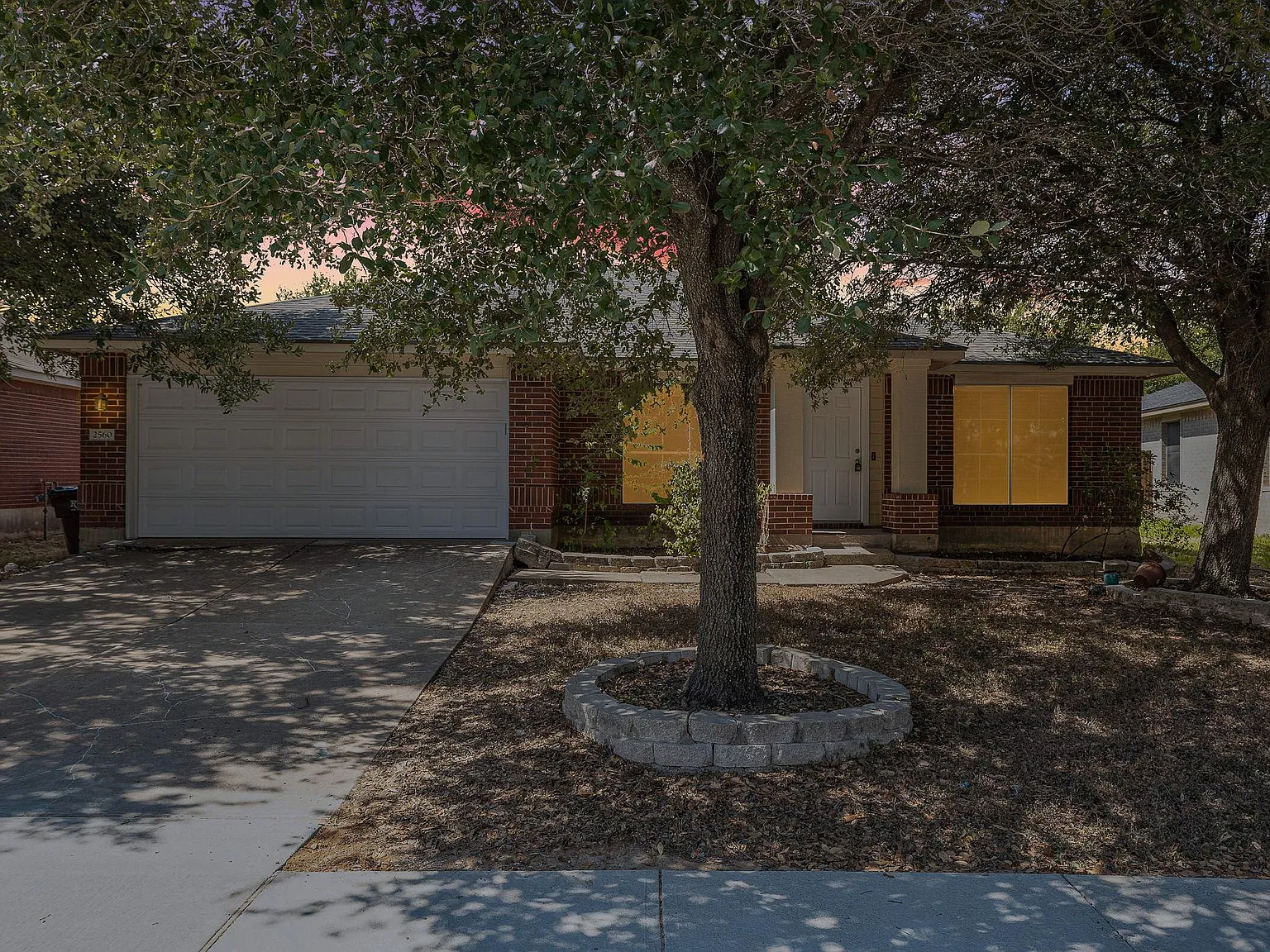 4 bed, 2.0 bath, 2208 sqft, $2,200 — Photo 2