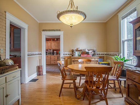 5th image of 215 E Burgess St