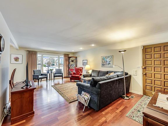 3rd image of 9424 Karlov Ave