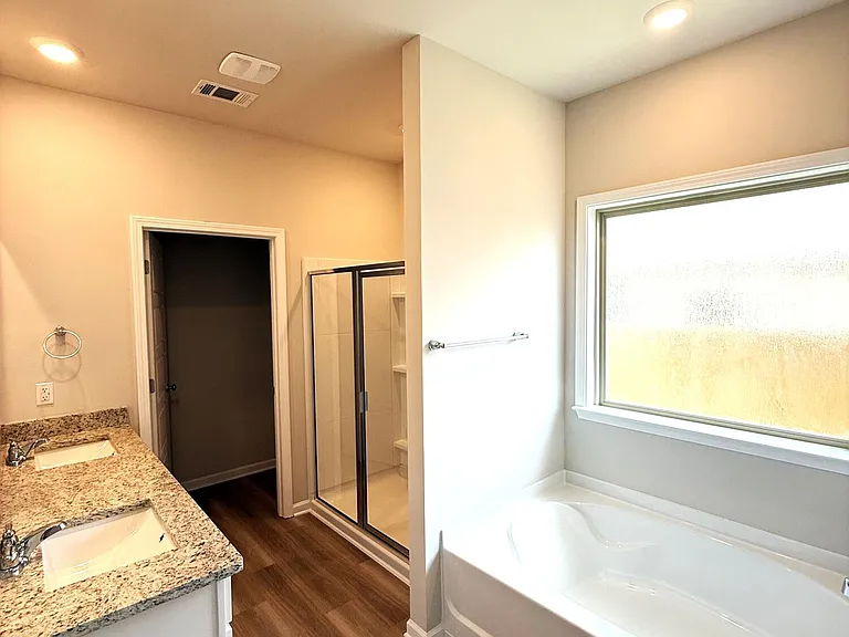 527 Vista Pointe Dr — Photo 18
