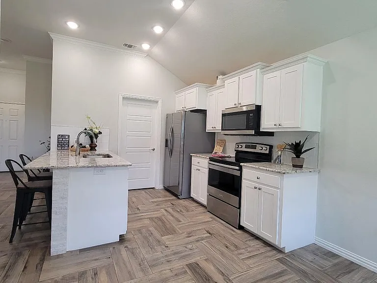 117 E Valley Dr — Photo 7