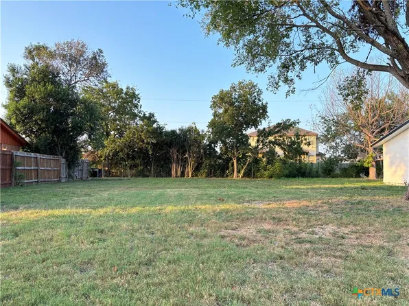 1159 Sycamore St, Seguin, TX 78155