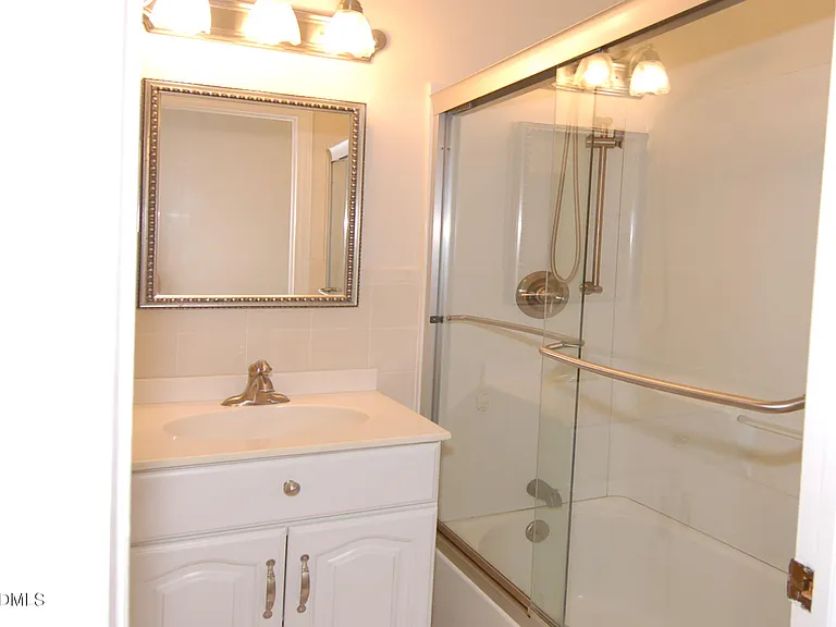 706 Smedes Pl — Photo 9