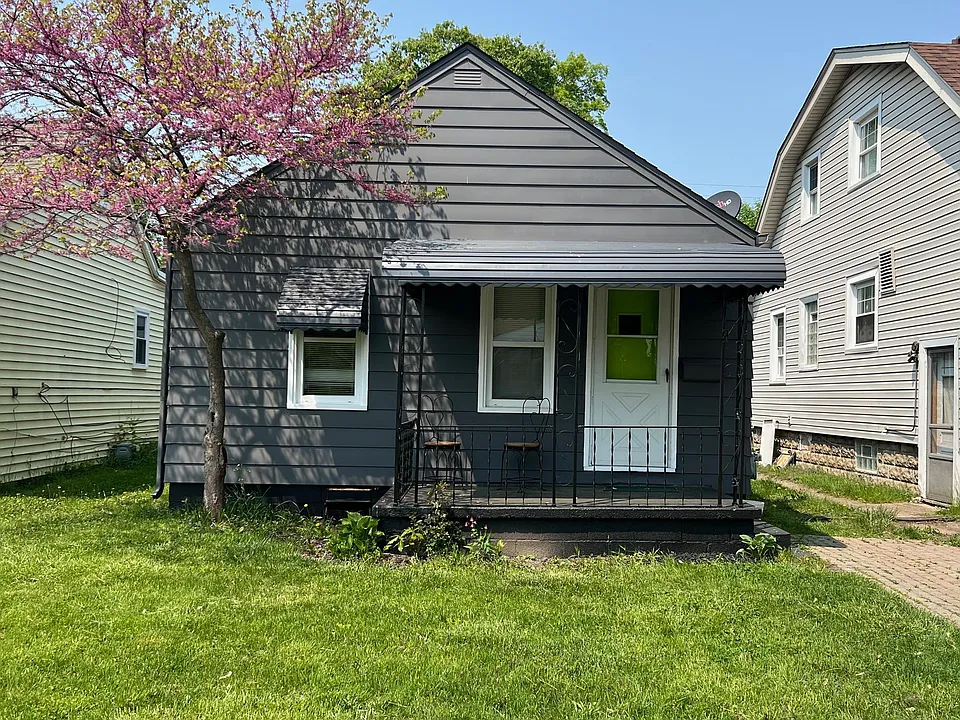 98 W Bernhard Ave