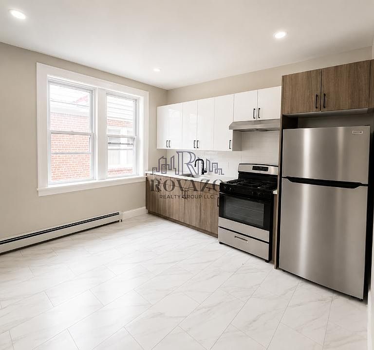 1st image of 380 N 11th St APT 2