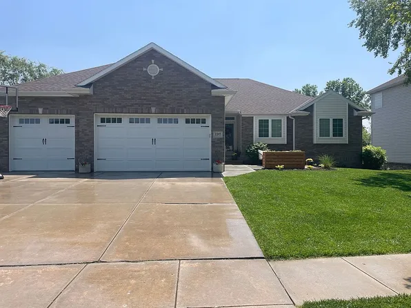 2245 Jenna Ln, Lincoln, NE 68512