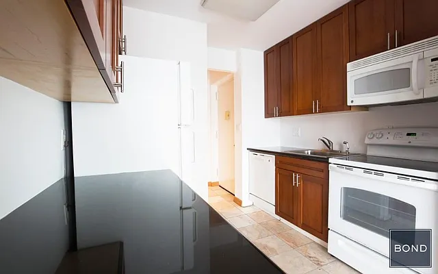 Rented by Bond New York | media 19