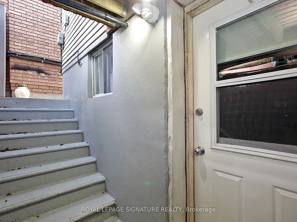 10 Armstrong Ave