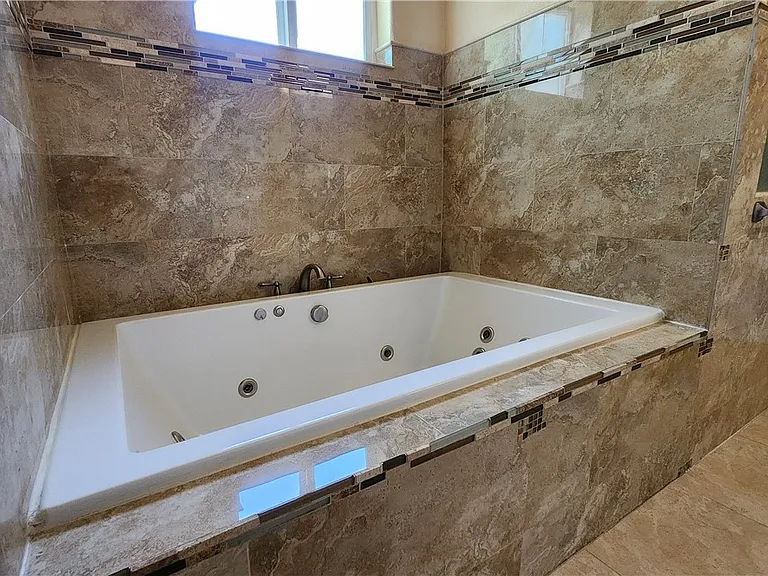 9709 Hawk Cliff Ave — Photo 18