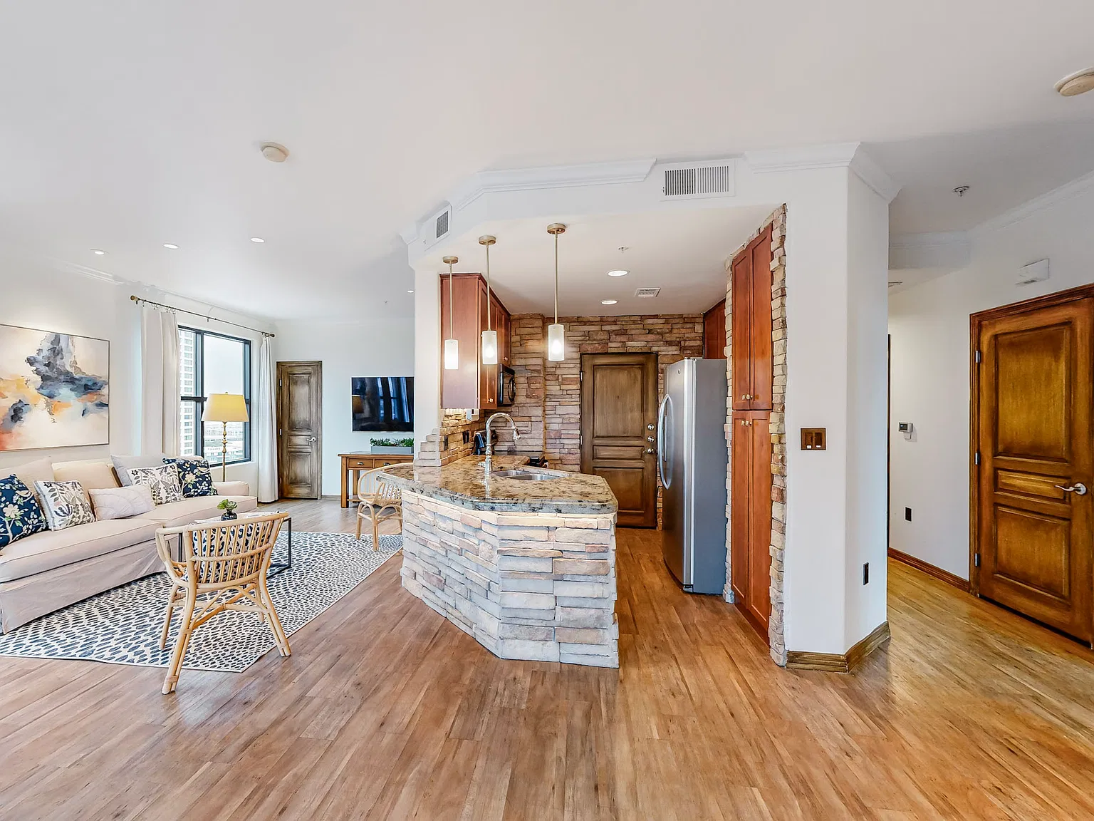 1 bed, 984 sqft, $2,500 — Photo 2