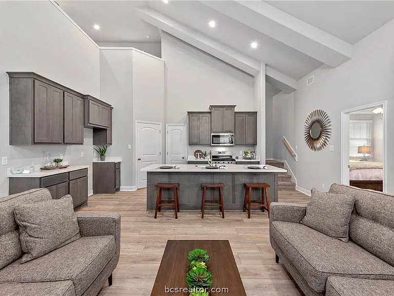 1311 McQueeny Dr — Photo 3