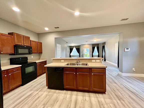 2nd image of 9014 Aspen Hollow Pl