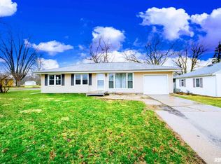 100 W Holly Dr, Washington, IL 61571