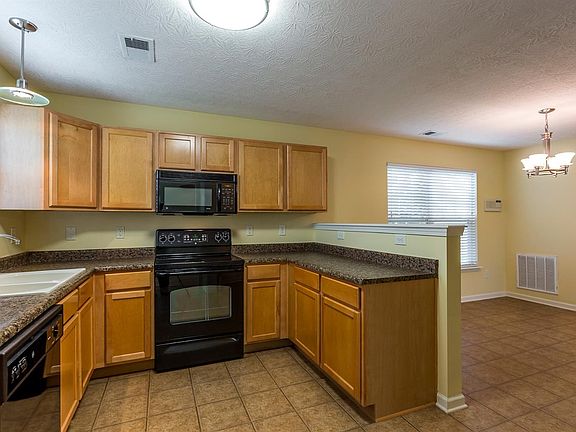 3rd image of 1332 Harrington Ct